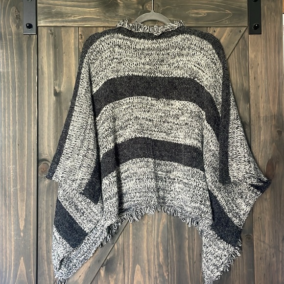 Sisters Pullover Seeater - Picture 3 of 5